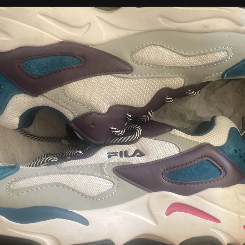 Running shoes - Picture 2 of 2